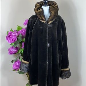 Faux Fur Coat 🧥That Is Simply WOW